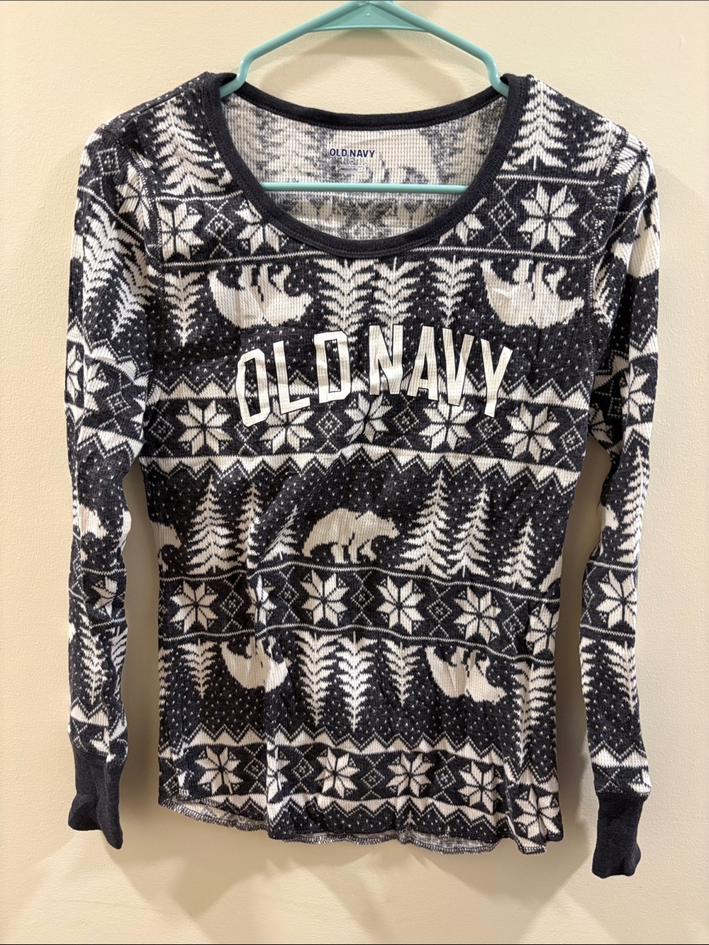Old Navy Black & White Fair Isle Bear Knit Long Sleeve Top